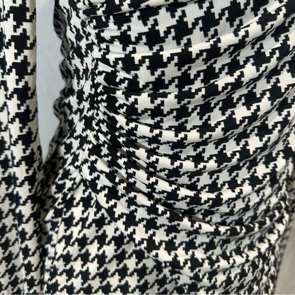 Vince Camuto long sleeve black and white houndstooth ruched top size small - Picture 4 of 7